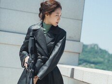 공효진, 육아휴직 끝 복귀…복직 첫 임무부터 총구 겨눴다 (유부녀킬러)