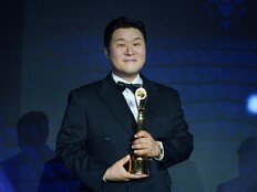 윤경호, 대세 굳히기…‘제5회 청룡시리즈어워즈’서 남우조연상 수상