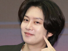 김희철, ‘거꾸로 태극기’ 일침 후 해명…“좌우 떠나 우리나라 국기”[SD이슈]
