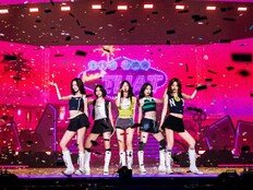 있지, 다섯 번째 팬미팅 성료…“앞으로도 행복하자”