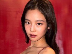 제니, 노출 의상 입고도 익살스러움 숨길 수 없네 [DA★]