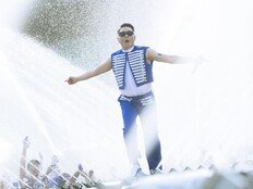 더워야 사는데, 더우면 못 연다…가뭄에 눈치 보는 ‘물 축제’ 딜레마