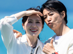 최수종, ♥하희라 업어준다더니 ‘덜덜’…다리 위 주저앉았다