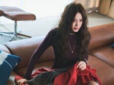 ‘불륜은 시작일 뿐, 파국이다’…3주 1위 ‘지금 불륜’ 김혜수X조여정 폭주