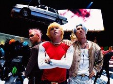 ‘빅’으로 돌아온 빅뱅…20주년에도 차트 장악력은 굳건