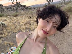 화사, 아찔 비키니 입고 한껏…“좋아하는 노을” [DA★]