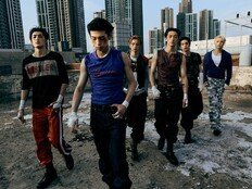 팬덤형 아이돌 넘어 대중픽으로… 82메이저 ‘라이크 파이어’의 무서운 상승세