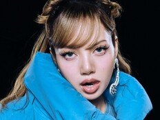 ‘블랙핑크’ 벗고 ‘라리사’로…리사, 홀로서기 다큐서 전한 메시지