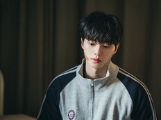 송강, 화면 압도한 눈빛의 결…묵직한 존재감 (포핸즈)
