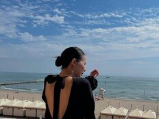 조여정, 등 훤히 드러난 백리스…베니스서 우아하게 [DA★]