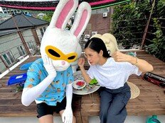 떡볶이 먹고 ‘밀정’ 미션까지…TV 속 세계가 현실이 됐다
