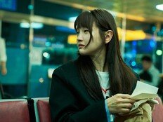 네 가족과 그리고 변요한…‘경주기행’ 극과 극 감정 담은 명연기 스틸