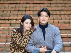 한소희♥강태오, 이렇게 잘 어울렸나…‘인턴’ 부부 사진 공개