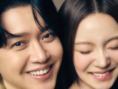 강균성, 14살 연하 ♥유하진과 얼굴 맞대고 활짝…결혼 앞둔 예비부부 [SD셀픽]
