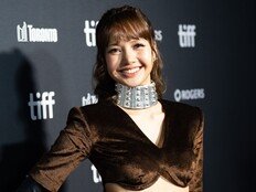 블랙핑크 리사·아이들 슈화, 토론토영화제 빛냈다…스크린으로 활동 영역 확장