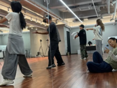 핑클, 21년 만 완전체 컴백 진짜였네…연습하고 바닥서 햄버거 한 끼 [SD셀픽]