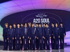 15인조 보이그룹·9인조 걸그룹 동시 출격…A2O 소울·라이트 데뷔 쇼 [종합]