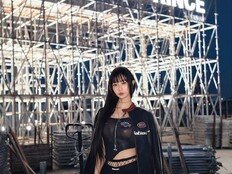 클라라 파격 망사 시스루… 패션쇼 현장 압도 [DA★]