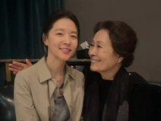 85세 김혜자, 건강이상설에 걱정 쏟아졌는데…이영애 옆에서 활짝