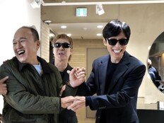 유재석, 김광규에 최신 폴더블폰 선물…주우재 옷까지 ‘통 큰 플렉스’ (놀뭐)
