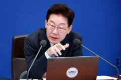 李 “소방관은 작은 신…소방-경찰 등 안전 핵심 기능 대대적 정비”