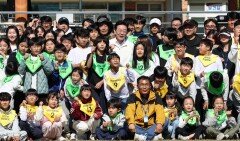 李, 초등교 운동회 깜짝 방문…“응원 열심히 하면 맞팔 해줄게”