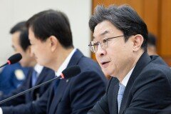 이억원 “솔리다임 美상장은 중복상장 규제 대상”