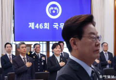 李 “중수청장 국무회의 한 달에 한 번 오시라”[청계천 옆 사진관]