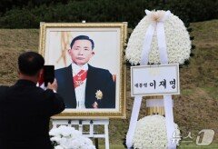 보훈부 “박정희 추모식서 李 화환 철거? 명백한 허위”