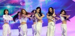 A2O LITE ‘NEON’ 흥행 돌풍인데…엔터株 주가는 ‘한파’
