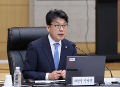 與 진성준 국방위원장도 美비자 거부당해…“강력한 유감 표명”