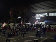 특검 투표지 검증 끝났지만…투표함 이송 둘러싸고 밤샘 대치