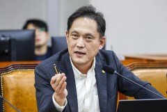 與 “전두환·尹 내란 부정한 김태규 나가라”…靑국감 한때 파행