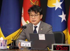 국힘, 뒤늦게 美비자 받은 與진성준에 “한미 동맹의 균열의 상징적 장면”