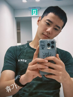이준영, ‘M자 탈모설’ 잠재웠나…휴가 중 공개한 사진 보니 [SD셀픽]