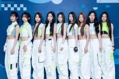 실물 음반 없이 4관왕… A2O LITE, ‘NEON’으로 돌풍