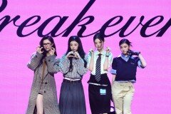 ‘잇츠 미’ 잇는 반전 매력… 아일릿, ‘흑화’마저 중독적 (종합)