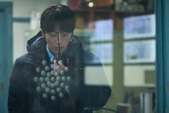 구교환, 이번엔 미스터리다…‘폭설’서 예측불가 후임 역무원 변신