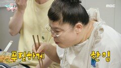 화이트 발사믹이 들어간 한치 국수 완성  쫄면까지 토핑해주는 먹교수 이영자, MBC 220806 방송