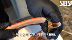 특급 호텔 뷔페 달인이 알려주는 대게 살 쉽게 분리하는 법↗