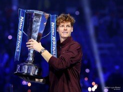 ‘알카라스 격파’ 시너, ‘2년 연속 투어 파이널스 정상’ [포토]