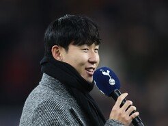 손흥민, 토트넘 팬에게 ‘뜨거운 안녕’ [포토]