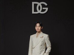 정해인, 올 화이트의 정석…패션위크 수놓은 독보적 수트핏