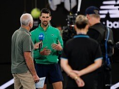 ‘1회전 완승’ 조코비치, 테니스 황제의 여유 [포토]