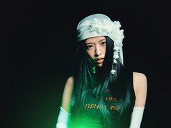 아이브, 컴백 열기 끌어올리는 어둠 속 네온 카리스마