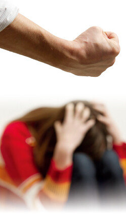 데이트폭력 사례가 늘면서 연인과 헤어질 때 신변의 위협을
느끼지 않고 안전하게 이별하는 방법을 고민하는 사람 역시
증가하고 있다. [shutterstock]