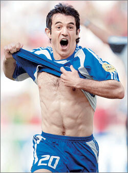 ミニｗ杯 ユーロ２００４ 開幕戦から大波乱 東亜日報
