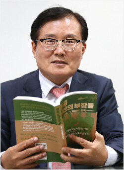 ‘5공 남산의 부장들’ 저자 김충식 가천대 교수. [뉴스1]