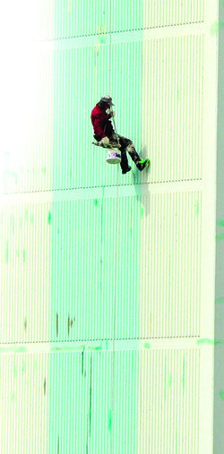 자격이 없는 하청업체가 아파트 도색을 맡을 경우 문제가 생길 수 있다.(사진은 기사 내용과 관계없음.)[뉴스1]