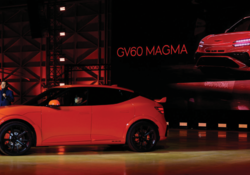 슈퍼카 성능으로 무장한 EV 핫해치